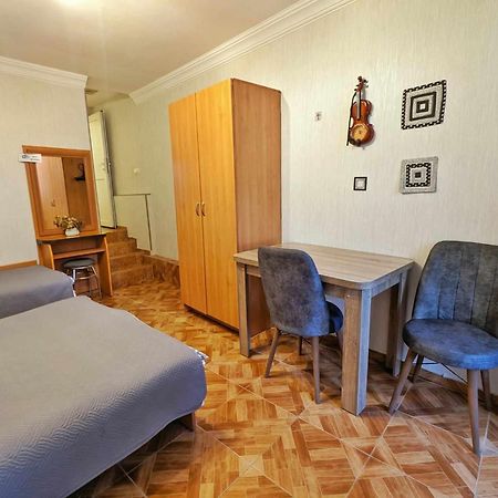 Paata'S Guesthouse Боржомі Екстер'єр фото
